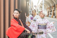 こまどり姉妹×令和三姉妹(間々田優×美良政次×中村ピアノ)対談インタビュー