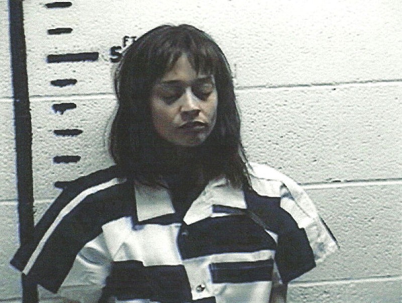フィオナ・アップルが大麻所持で逮捕…囚人服写真がリーク
