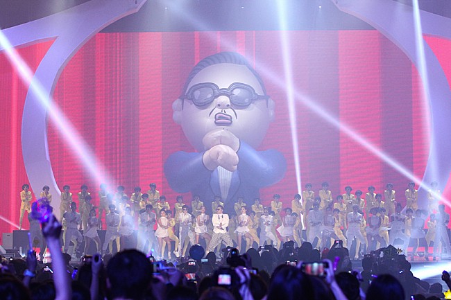 ＰＳＹ「Psy アジア最大の音楽アワード【2012 MAMA】にて4冠に輝く」1枚目/13