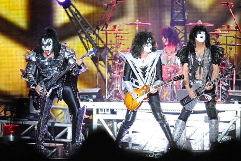 KISS、7年ぶりの日本公演で完全無敵のロックンロール・ショー