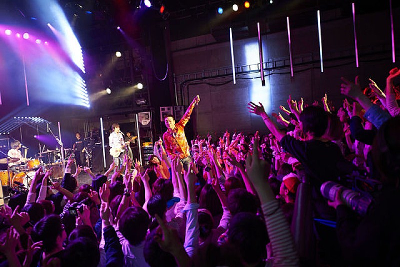 ウルフルズ「ウルフルズ、限定250人のプレミアムショーで「懐かしいな、渋谷でライブ」」1枚目/3