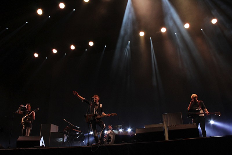 【FUJI ROCK FESTIVAL '14】初日がスタート、ベースメント・ジャックスやフランツ・フェルディナンドらが華やかなステージを披露