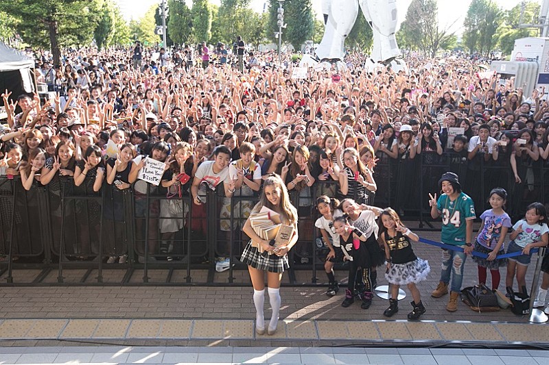 アリアナ・グランデ 5000人のファンを前に感動「日本が第二の故郷よ！ダイスキ！」