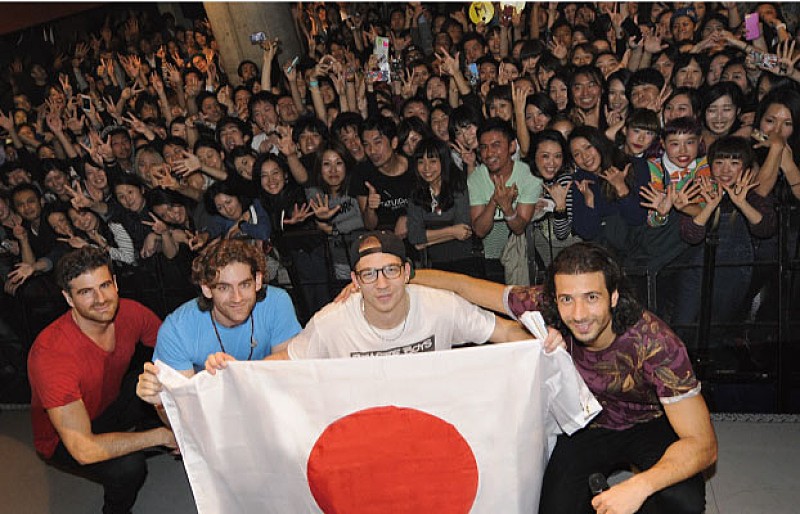 「全米6週連続1位を記録したマジック!が初来日公演を実施、ネゴシックスもサプライズ登場」1枚目/3