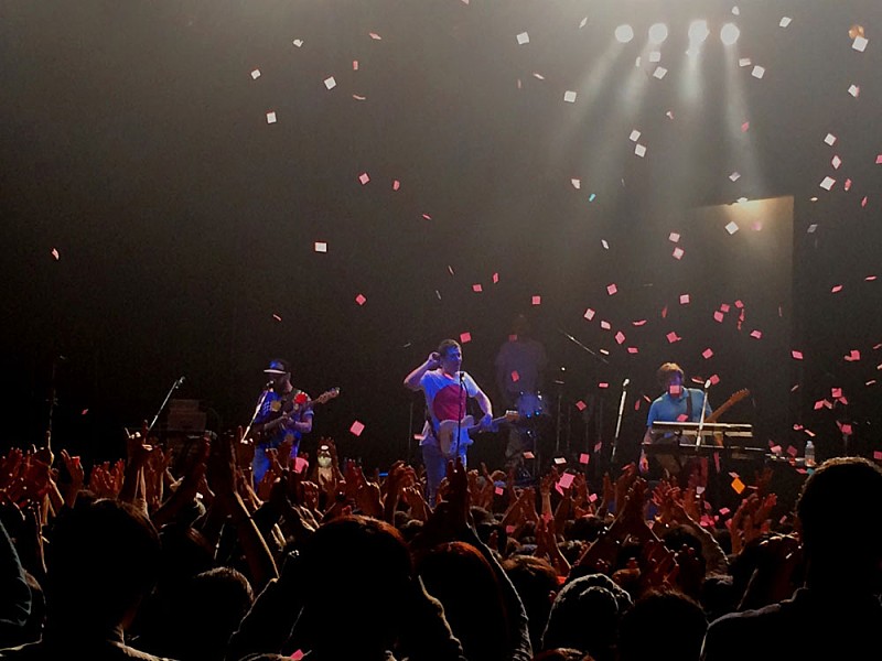 オーケー・ゴー「OK Go 紙吹雪、Q&amp;Aコーナー、歌舞伎モノマネも？待望のジャパン・ツアーがスタート」1枚目/2