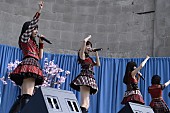 AKB48「AKB48 小嶋陽菜センターでニューヨークライブ敢行『ヘビーローテーション』大合唱」1枚目/11