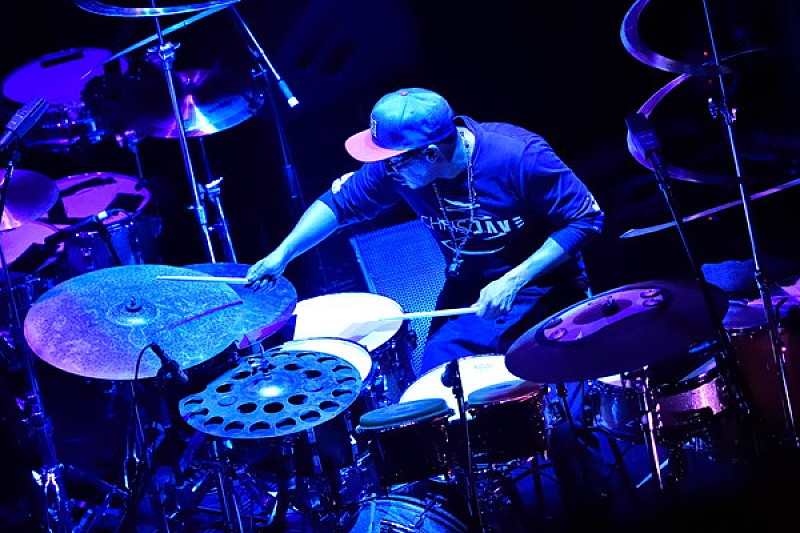 クリス・デイヴ「クリス・デイヴ &amp; the Drumhedz、来日公演初日が終了　バンドの現在地を“体験”する強烈なライブに」1枚目/10