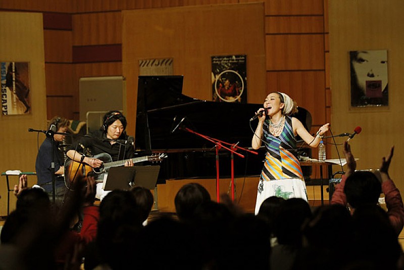 Misia デビュー日にスペシャルライブ開催 つつみ込むように など熱唱 Daily News Billboard Japan