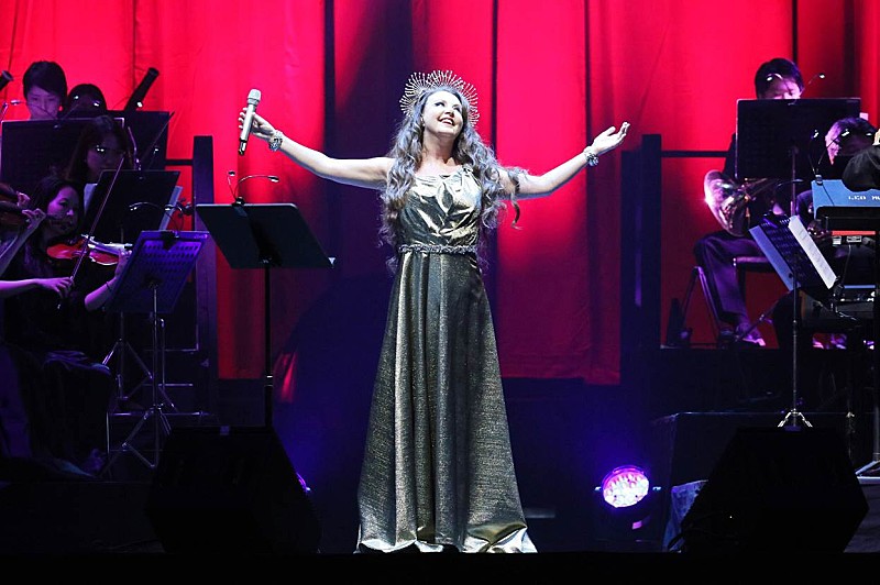 “世界で一番美しい声”サラ・ブライトマン、札幌公演を皮切りにジャパン・ツアーがスタート 