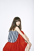 小松未可子「声優・小松未可子 アニソン界のカリスマ集団・Q-MHzプロデュースのもとトイズファクトリーよりデビュー決定！」1枚目/4