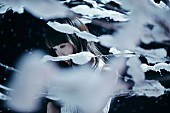 Aimer「Aimer、来年2月リリースの新曲「凍えそうな季節から」は倉科カナ主演ドラマのOPテーマ」1枚目/4
