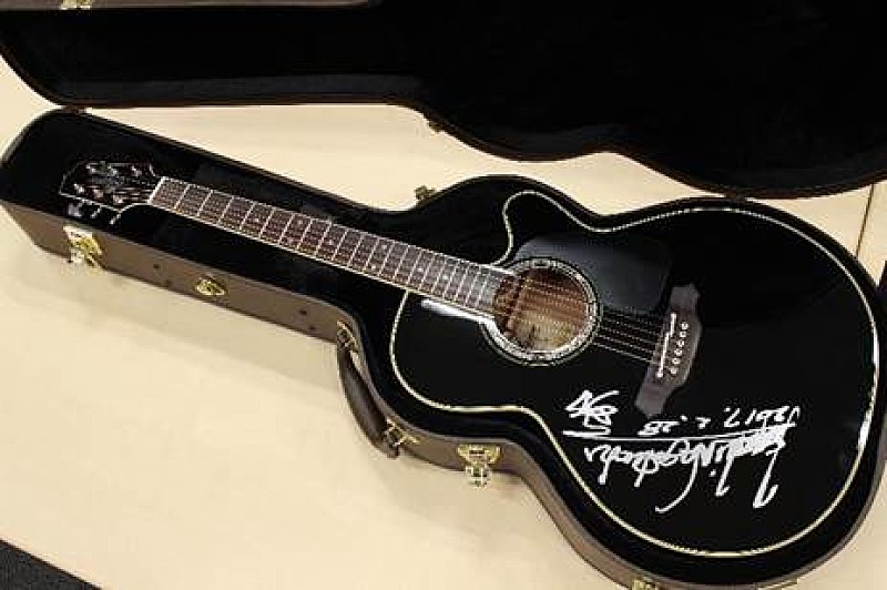 長渕剛「※長渕剛の直筆サイン入りギターの「タカミネギター（Takamine DMP561C BL）」は、新品のギターにサインを入れたものとなります
」3枚目/4