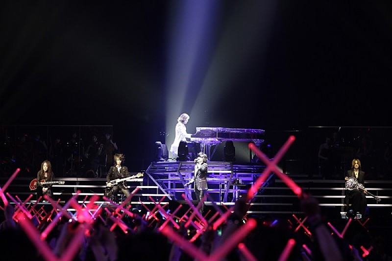 X JAPAN「X JAPANの“新しいスタイル”を確立した歴史的ツアー閉幕」1枚目/7