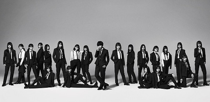 欅坂４６「欅坂46が新曲「風に吹かれても」MV公開、黒スーツ姿の平手が飛ぶ」1枚目/11