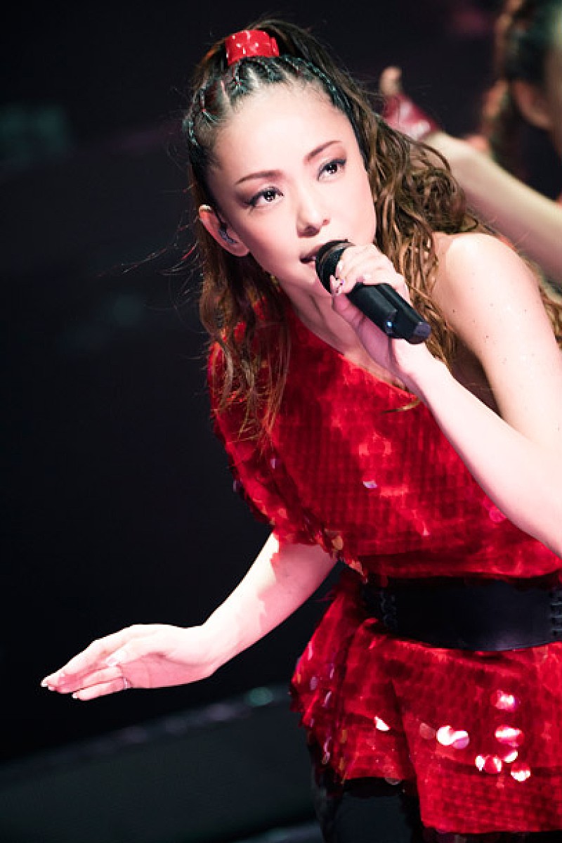 安室奈美恵「安室奈美恵 最多100公演ツアーに25周年沖縄凱旋公演、引退発表……怒涛の2017年に見た「私らしく 2018年9月16日を迎えたい」の理由」1枚目/17