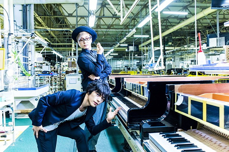 「鍵盤男子(大井健/中村匡宏)『The future of piano』インタビュー ~UKロックの名曲もカバーする連弾デュオのメジャー初作に迫る」1枚目/2