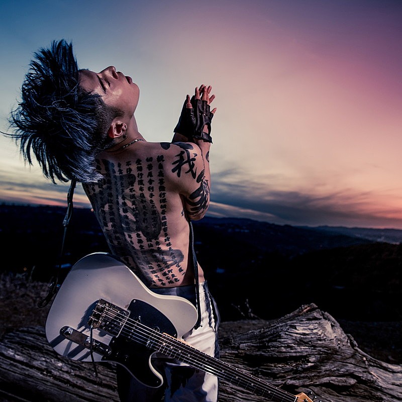 ＭＩＹＡＶＩ「MIYAVI アフガニスタン出身女性ラッパーとの楽曲を緊急配信」1枚目/1