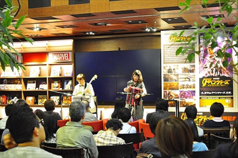 ピアフ没後55周年記念ライブシリーズが梅田 蔦屋書店から開幕