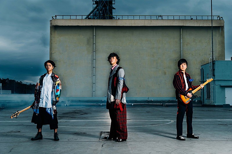 RADWIMPS、新SGで話題の「汗ジャケ」体感スポットがツアー会場＆CDショップに出現 