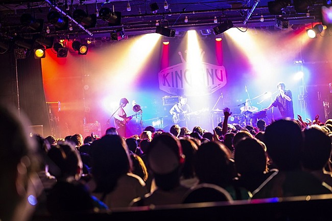 King Gnu「King Gnu、最新MVがバズったタイミングでロックスター然としたステージを展開」1枚目/1