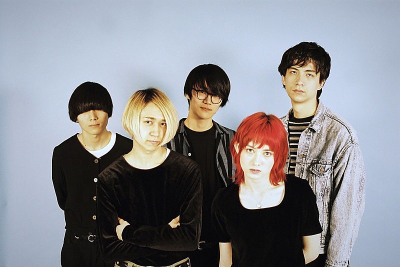 「Luby Sparks、新ヴォーカル加入後初となる全4曲収録のEPリリース」1枚目/2