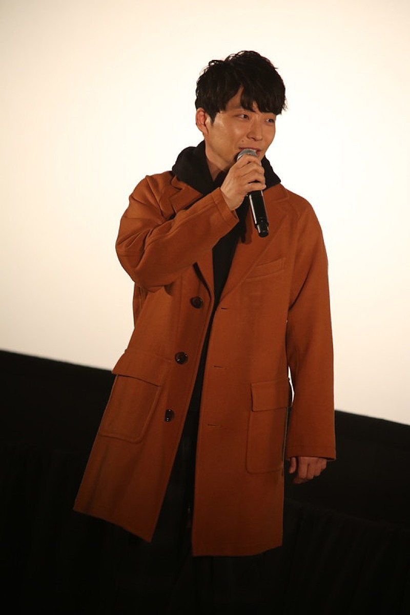 星野源「星野源、プライベート旅行中に新AL試聴会へサプライズ登壇」1枚目/5