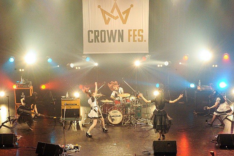 ＢＡＮＤ－ＭＡＩＤ「【ライブ写真あり】BAND-MAID、BiS、コレサワなど10組が出演、初開催のCROWN主催フェスをレポート」1枚目/10