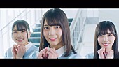 日向坂46「日向坂46、デビュー曲「キュン」MV公開　100名のエキストラ従えてダンス」1枚目/11
