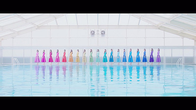 日向坂46が色とりどりの衣装で踊る カップリング Joyful Love Mv公開 Daily News Billboard Japan