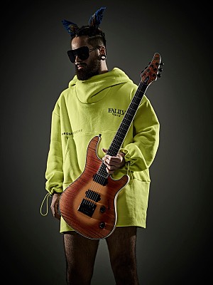 Ｆｅａｒ，ａｎｄ　Ｌｏａｔｈｉｎｇ　ｉｎ　Ｌａｓ　Ｖｅｇａｓ「Taiki（Fear, and Loathing in Las Vegas）、ポーランドの楽器メーカー「Mayones」と契約」