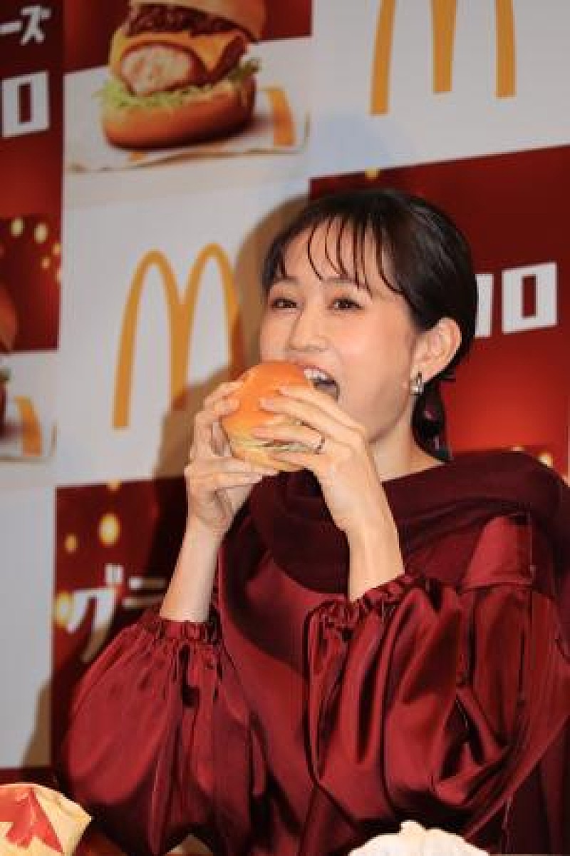 「前田敦子、久しぶりの生歌披露に照れる　「いい感じの雰囲気に包まれた気がします」」1枚目/1