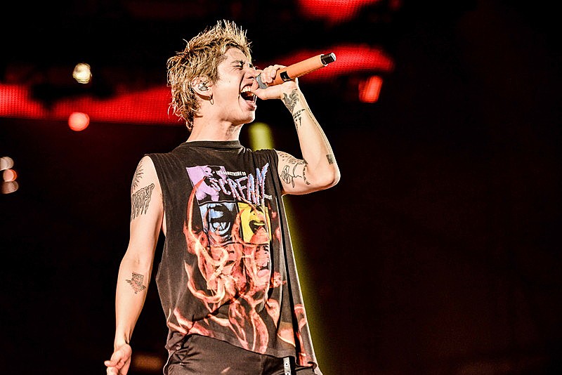 レポート 今のone Ok Rockが無敵のロック バンドである理由 最新アルバム Eye Of The Storm ツアー東京公演を見て Daily News Billboard Japan