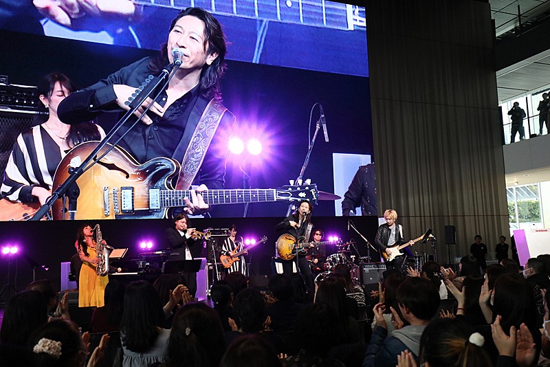 ＴＡＫＵＲＯ「TAKURO（GLAY）が【JAZZ JAPAN AWARD 2019】受賞、授賞式で演奏を披露」1枚目/4