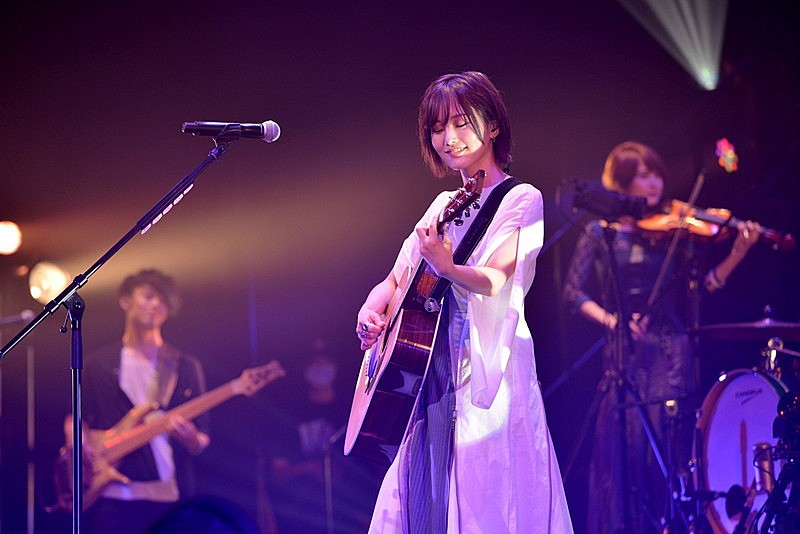 ＜ライブレポート＞山本彩、多彩なパフォーマンスで駆け抜けた配信ライブ　新たな決意表明も