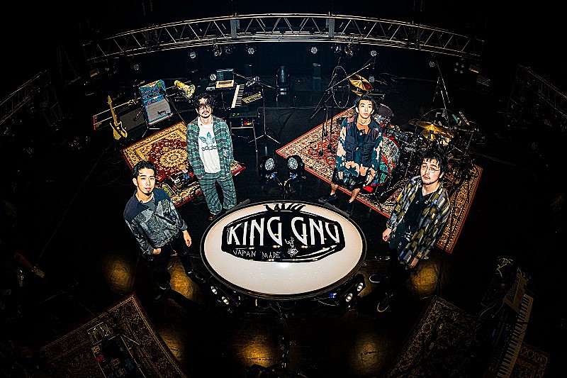 King Gnu「King Gnu、自身初の配信ライブで「白日」「Teenager Forever」など全14曲パフォーマンス」1枚目/27