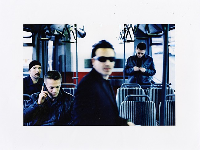 U2「U2、『オール・ザット・ユー・キャント・リーヴ・ビハインド（20周年記念盤）』から先行トラック2曲が解禁」1枚目/5