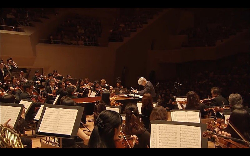 坂本龍一「『Ryuichi Sakamoto | Playing the Orchestra 2014』」3枚目/5