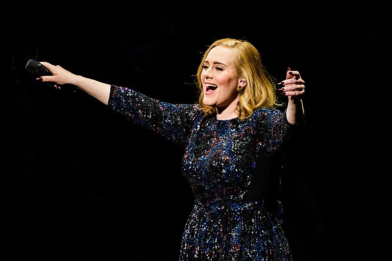 アデル、米CBS特番『Adele One Night Only』からオプラ・ウィンフリーと「ハロー」について語る映像公開
