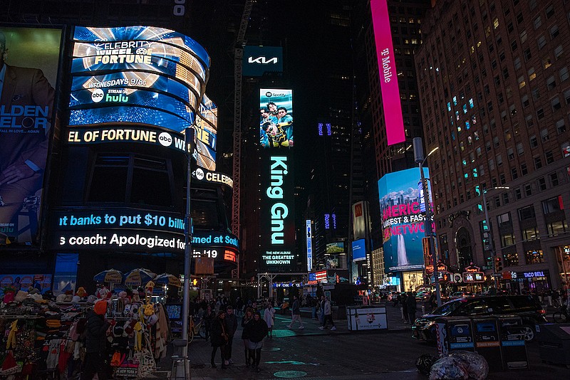 King Gnuを起用した“巨大街頭広告”がNYタイムズスクエアに登場