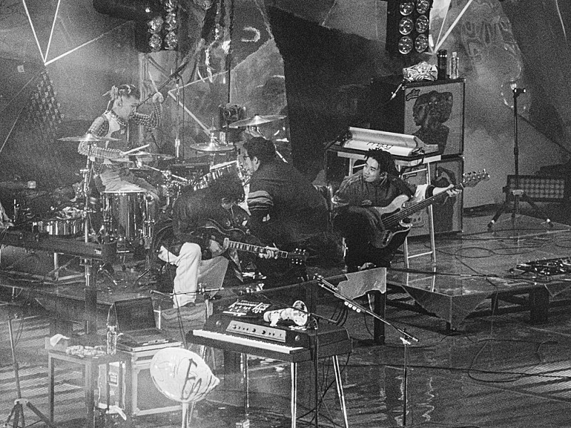 ＜ライブレポート＞King Gnu、現代ロックバンドの“王”たる所以を体現した5大ドームツアー【THE GREATEST UNKNOWN】東京公演