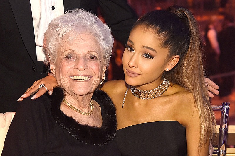 アリアナ・グランデ「アリアナ・グランデ、98歳のノンナが最高齢で米ビルボードHot 100入りを果たしたことを祝福」1枚目/1