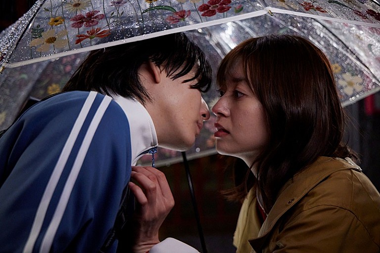 「「お迎え渋谷くん」“渋谷大海”京本大我の雨の中のキスに反響多数 　「横顔が美し過ぎる」「キュンを超えて面白い」」