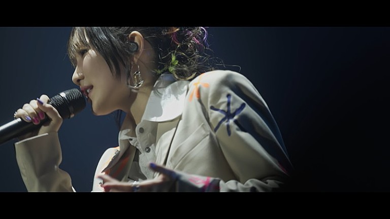 YOASOBI「YOASOBI、ZEPPツアーより「HEART BEAT」ライブ映像を公開」