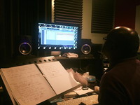 <ミニインタビュー>NYで活動するR&Bシンガー AYAKA.a.k.a.Mossan――音楽的ルーツから単身渡米、最新シングル発表までを語る