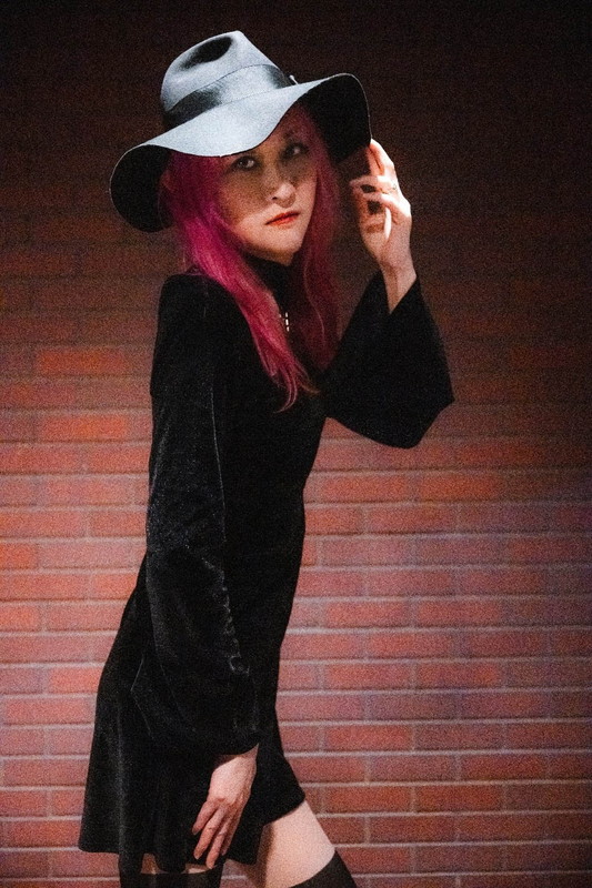 <インタビュー>五十路のLGBTシンガー・黒田美呼、“後悔したのは一度だけ”その半生とCDデビュー~2ndシングルを語る