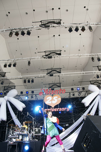 渡辺美里 【美里祭り2010 Song is Beautiful Party! Party!~北海道札幌ver.~】ライブ写真