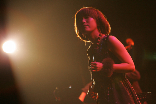 熊木杏里 【熊木杏里 Autumn Tour 2009 はなよりほかに】ライブ写真