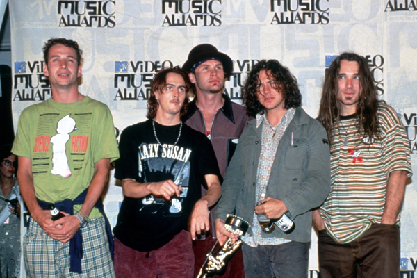 パール・ジャム 美談と泥酔事件