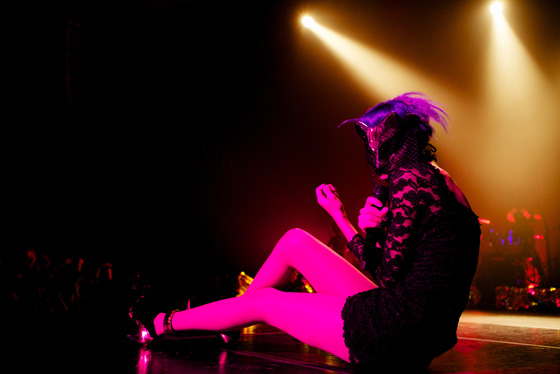 「女王蜂 メンバー降板後初ライブで「進化していきます」」1枚目/6