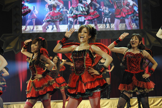 「恵比寿マスカッツ 涙のステージで少女時代やKARAをカバー」1枚目/2